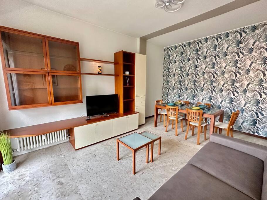 Low Cost Holiday An Business House And Free Park By Revenue House كومو المظهر الخارجي الصورة